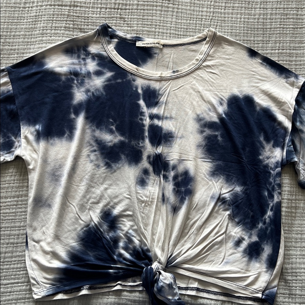 Tie-Dye Blue and White Cropped T-Shirt